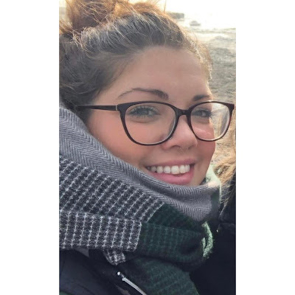 Meet your Posher, Sarah - Picture 1 of 1